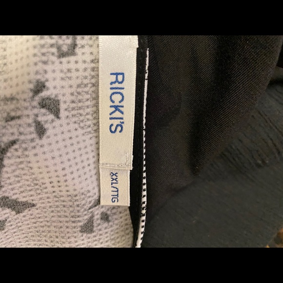 Black and White Sleeveless Wrap Top Size XXL - Picture 3 of 4